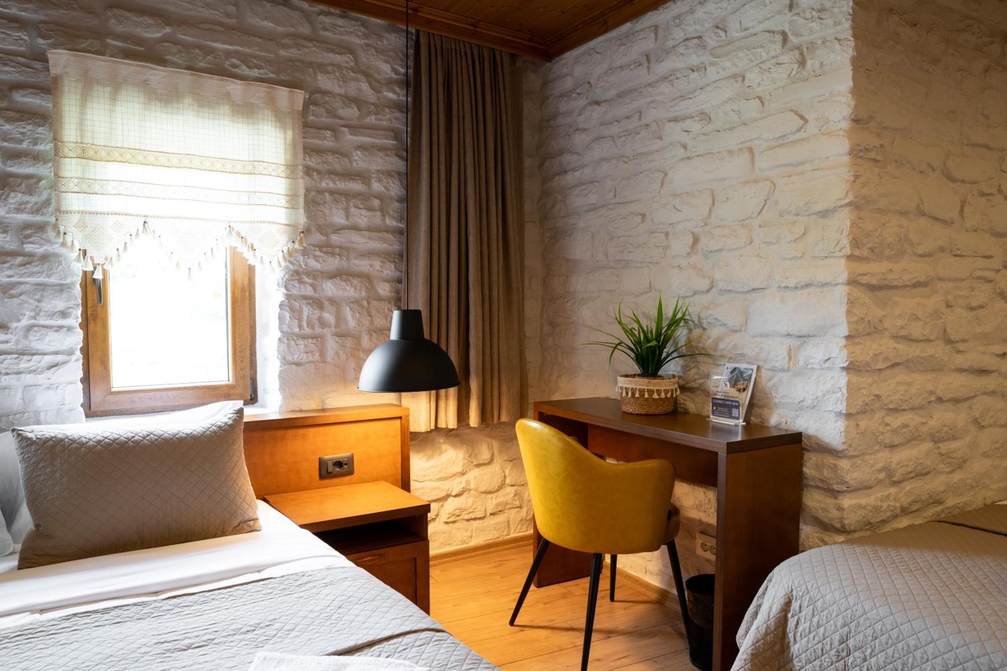 The Stone Sky Hotel Gjirokastër 外观 照片