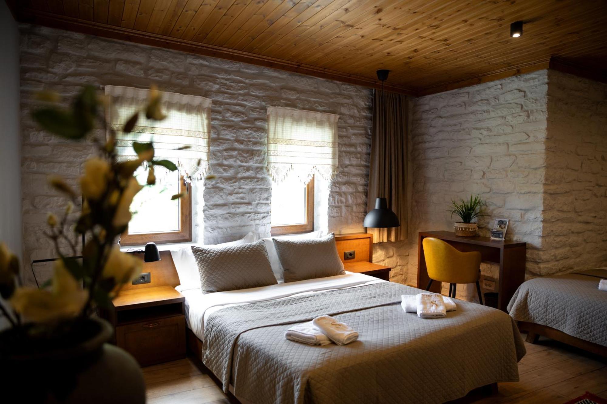 The Stone Sky Hotel Gjirokastër 外观 照片