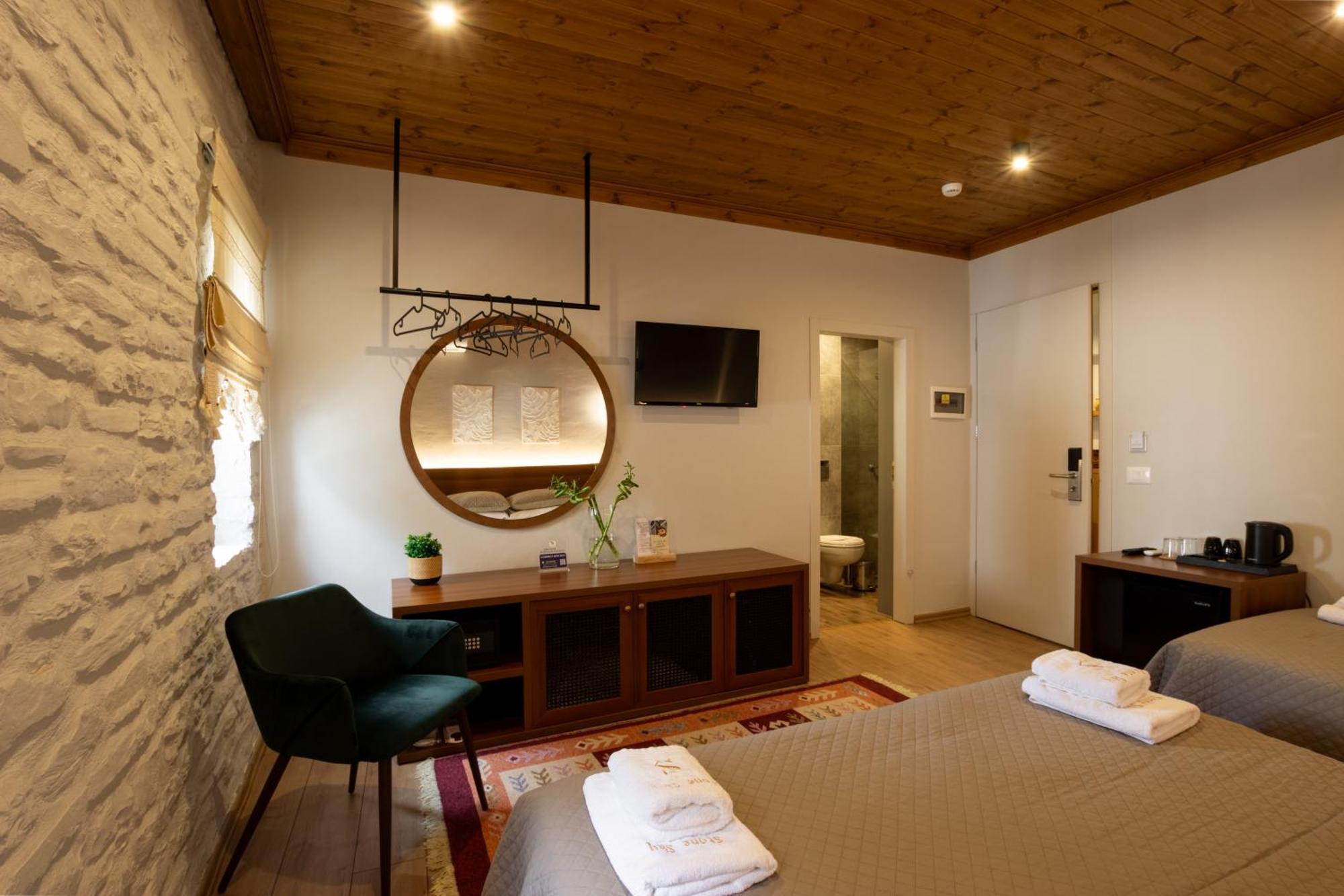 The Stone Sky Hotel Gjirokastër 外观 照片